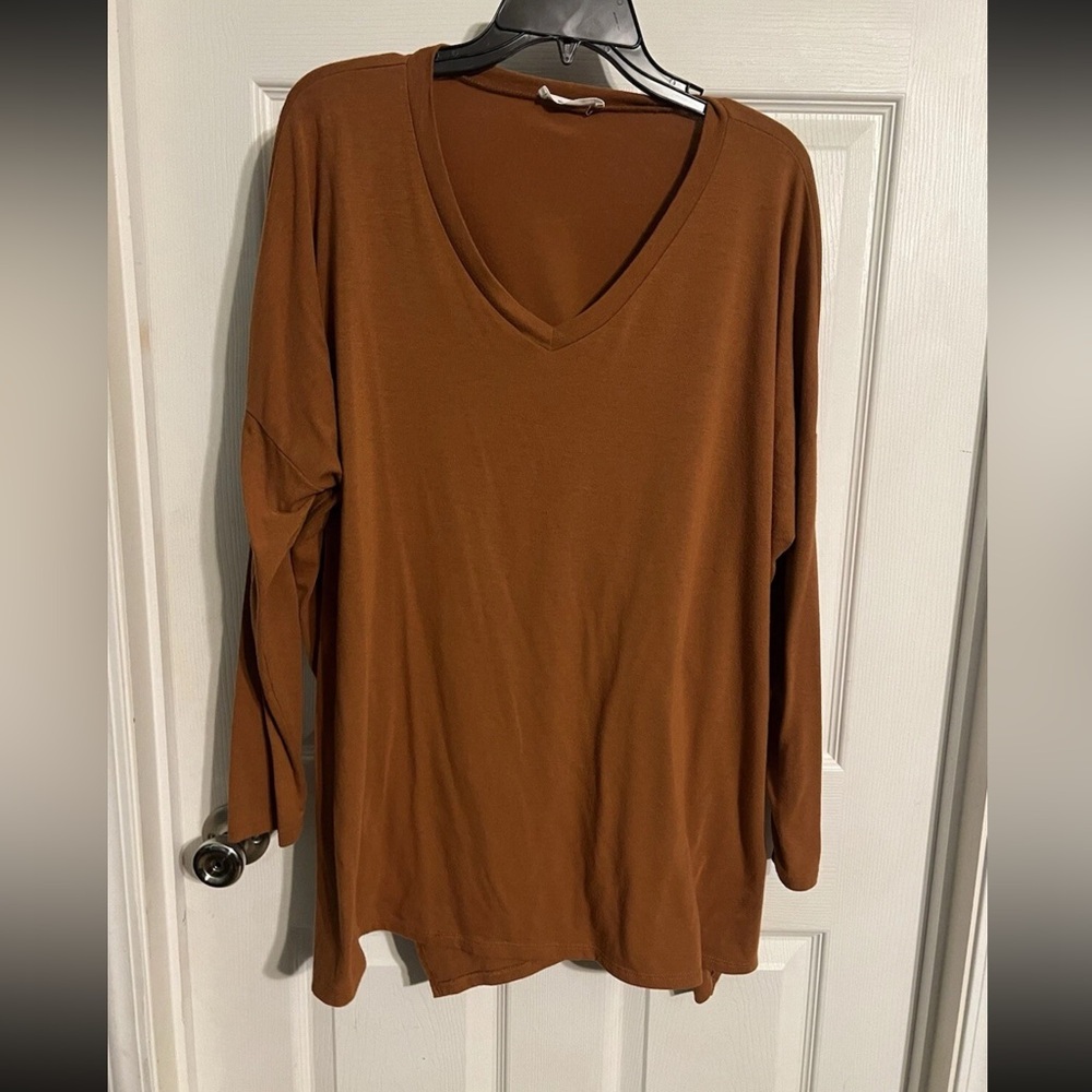 NWOT ZENANA Luxe Women's Long Sleeve Sz 2x Rust/ Burnt Orange Top With Side Slit